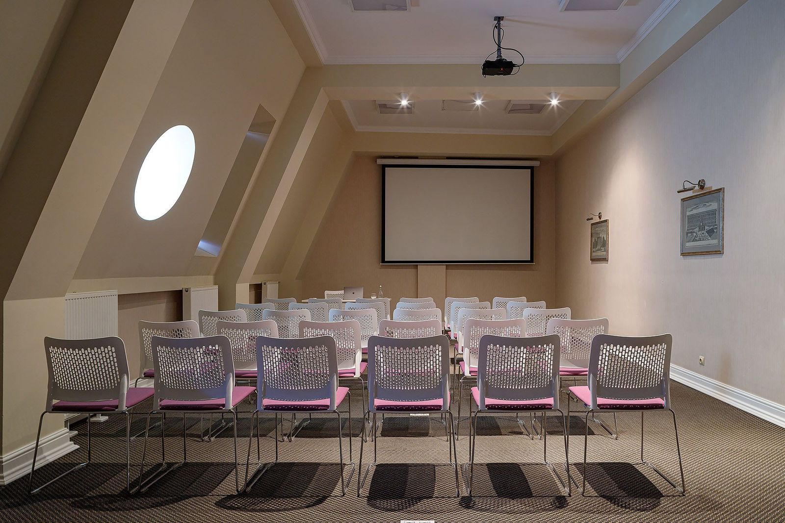Конференц-зал Modern Art Hotel у центрі Львова