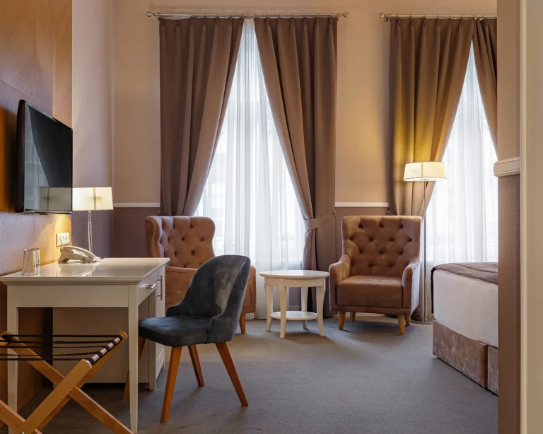 Deluxe DBL with Sofa, Modern Art Hotel Львів — фото 2