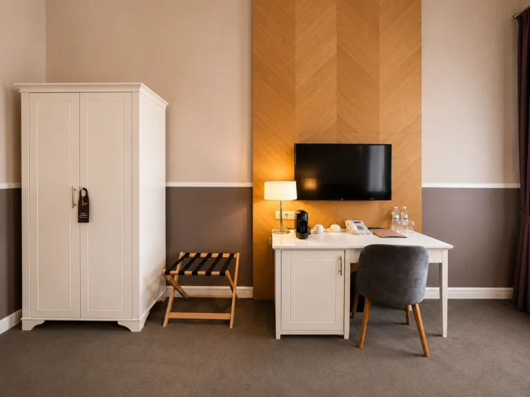 Deluxe DBL with Sofa, Modern Art Hotel Львів — фото 4