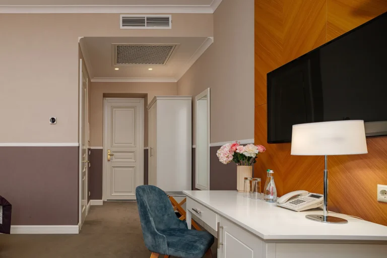 Junior Suite with Balcony, Modern Art Hotel Львів — фото 4
