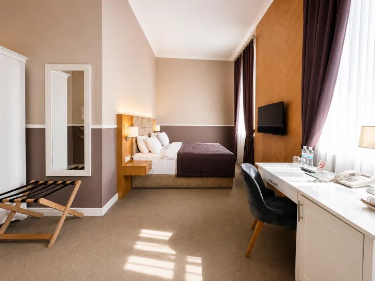 Junior Suite with Sofa and Balcony, Modern Art Hotel Львів — фото 1